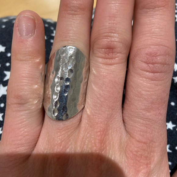 Large sterling silver hammered texture ring - Picture 2 of 3